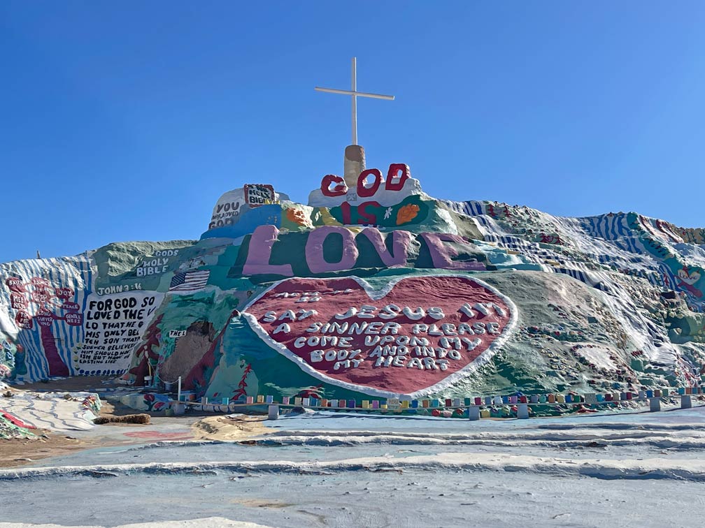 salvation-mountain-sued-kalifornien-sehenswuerdigkeiten-bei-anza-borrego-state-park