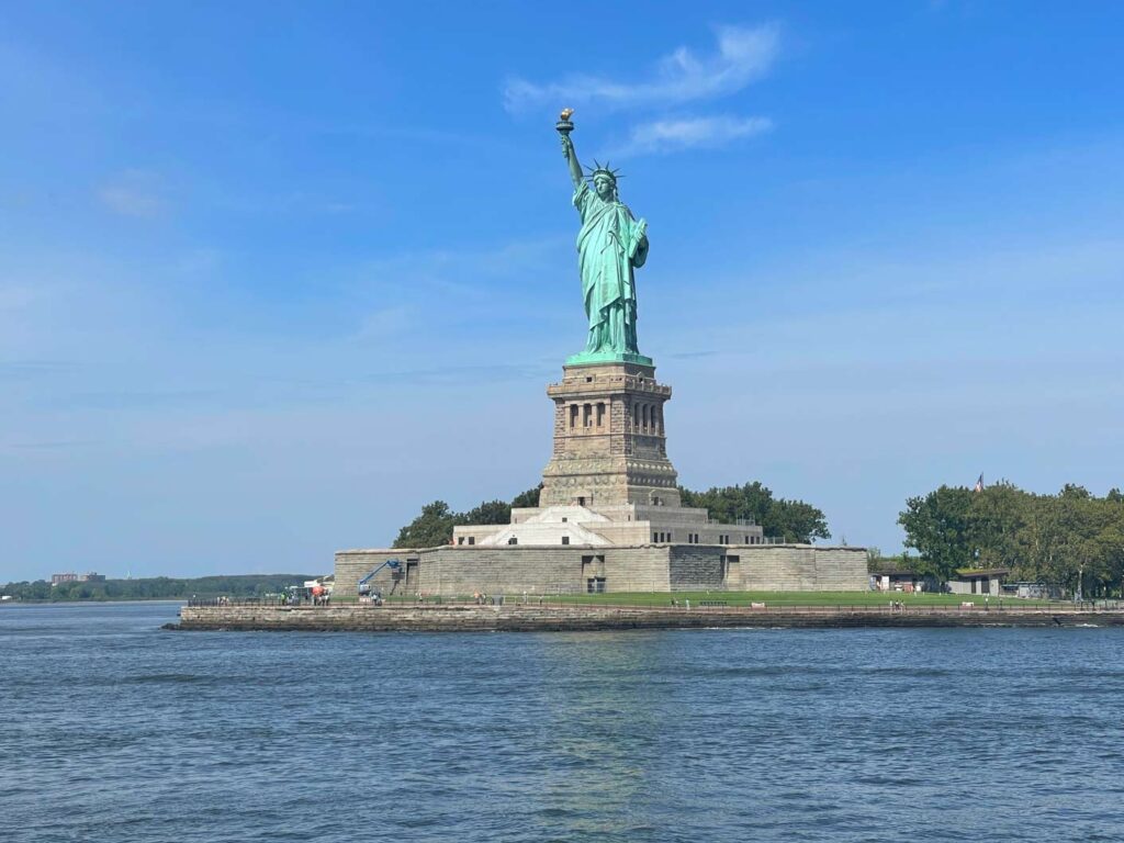 freiheitsstatue-new-york-city-weltreise-ende-tipps-nicht-ins-loch-fallen