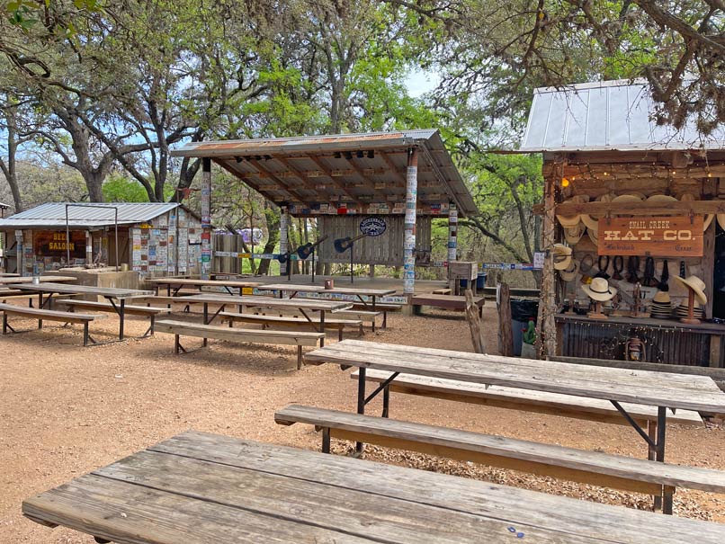 buehne-fuer-live-musik-in-luckenbach-texas