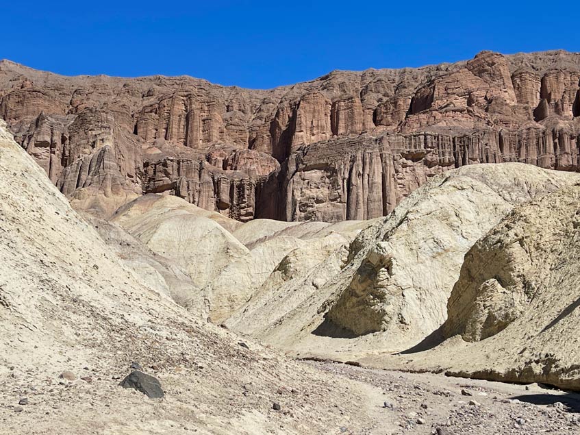 golden-canyon-death-valley-nationalpark-wanderung-rote-sandsteinfelsen