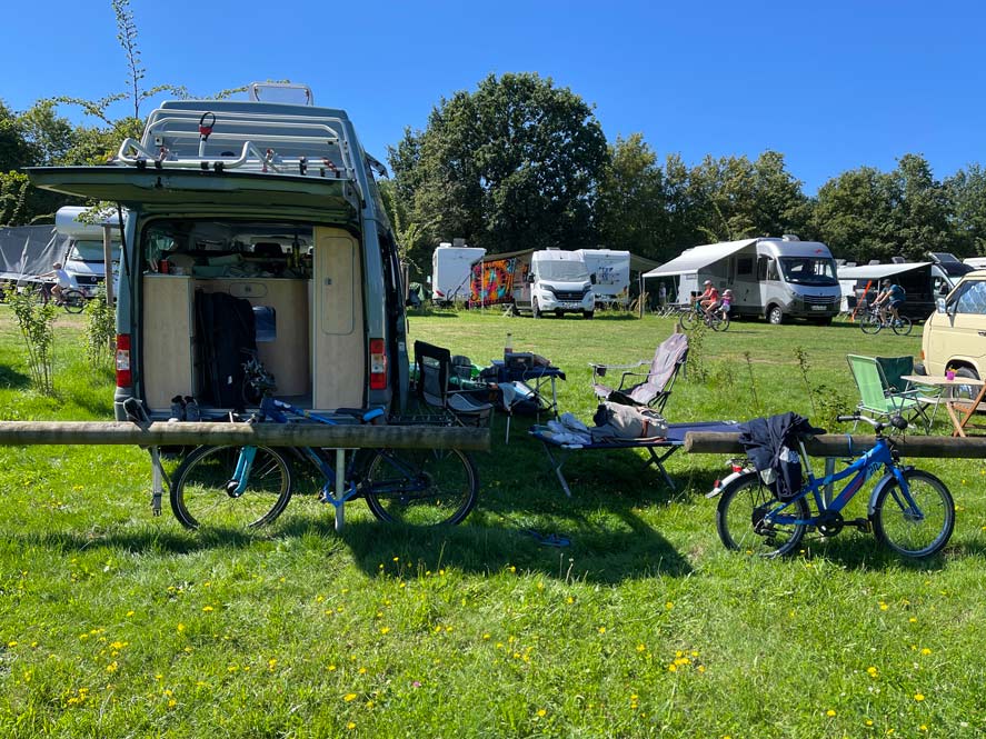 badehalbinsel-absberg-campingplatz-brombachsee-mit-wohnmobil