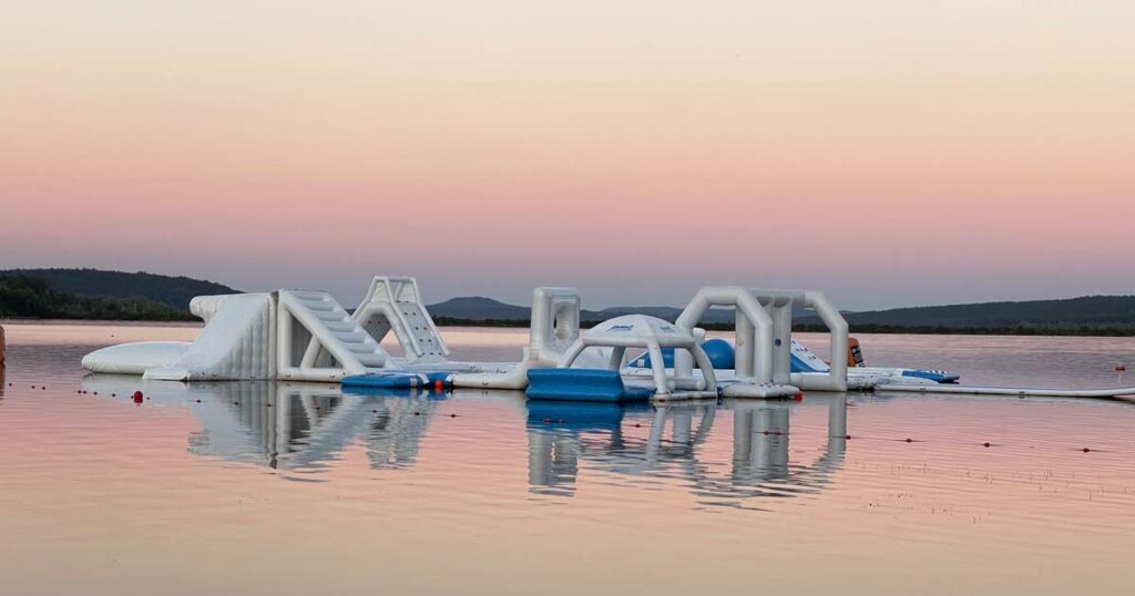 aquapark im brombachsee zum sonnenuntergang
