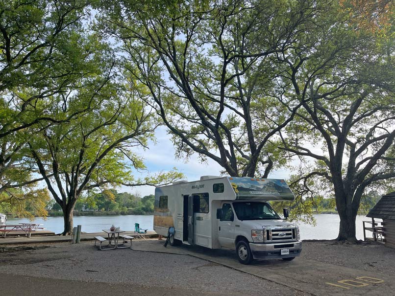 koa-lafayette-campingplatz-louisiana-usa-mit-wohnmobil