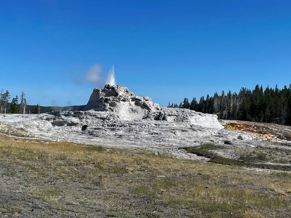 Yellowstone Nationalpark castle geyser im yellowstone großer unberechenbarer geysir