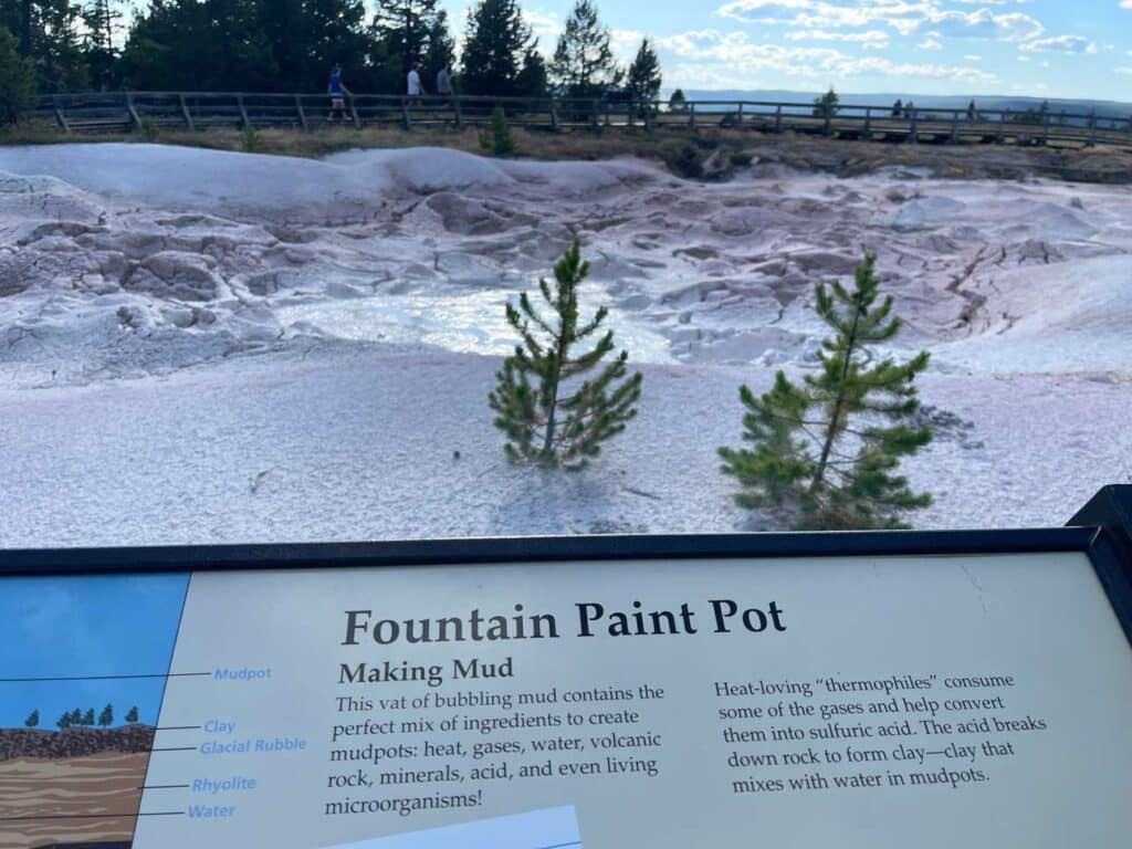 Yellowstone Nationalpark brodelnde schlammlöcher im yellowstone