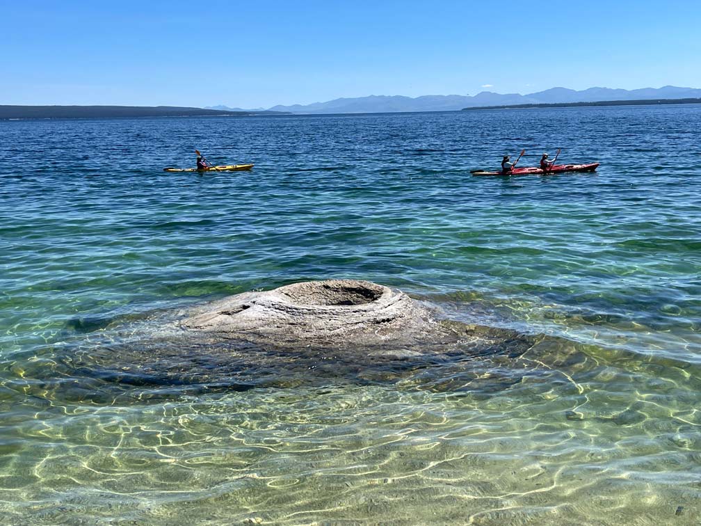 kajakfahrer-auf-dem-yellowstone-lake