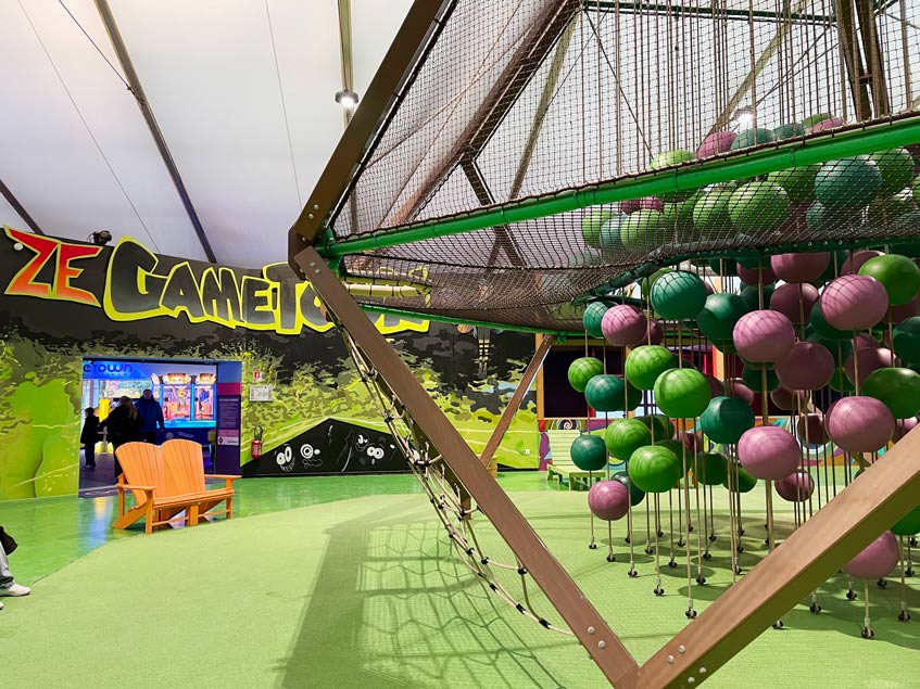 Center Parcs Les Trois Forets - Familienurlaub im Elsass ZE Game town center parc les trois forets mit teenager