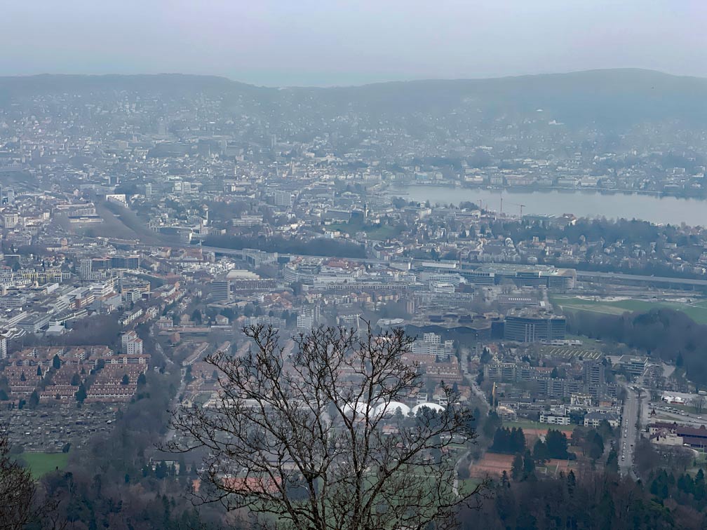 nebliger-dunst-ueber-zuerich-blick-vom-uetliberg