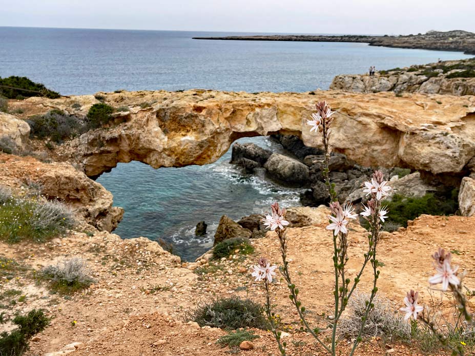 natuerliche felsbruecke cap greco sehenswuerdigkeiten