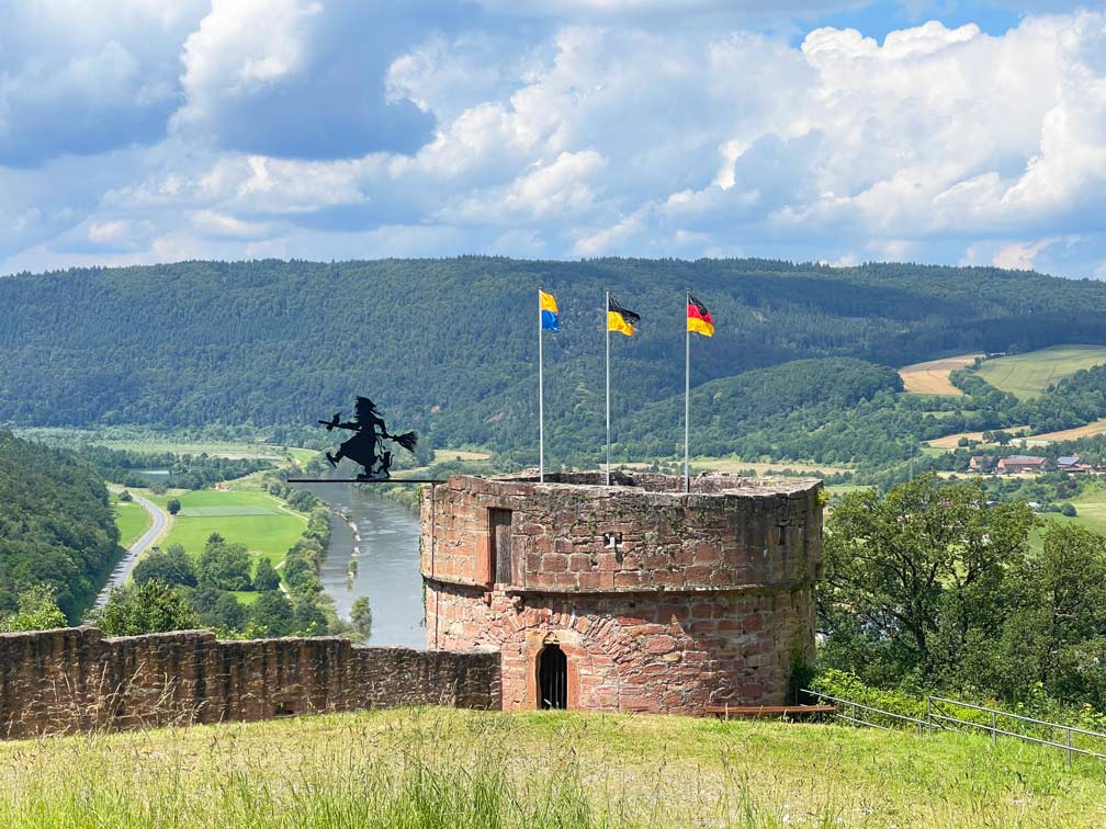 Sehenswürdigkeiten in Miltenberg - charmante Fachwerkhäuser am Main burg freudenberg nibelungensteig wanderung miltenberg