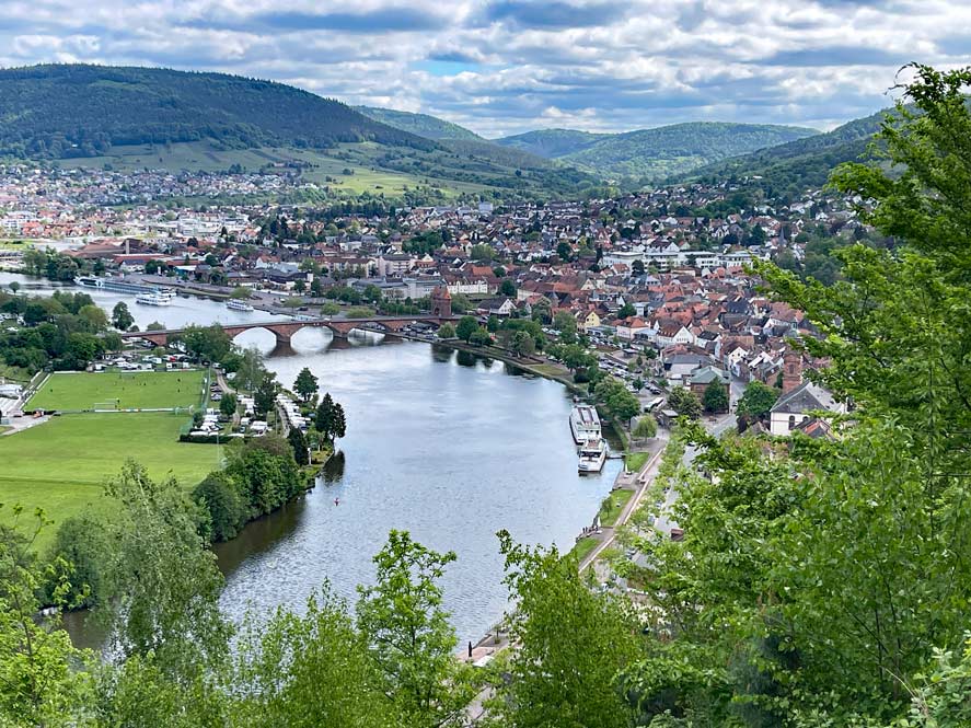 Sehenswürdigkeiten in Miltenberg - charmante Fachwerkhäuser am Main ausblick auf den main und miltenberg