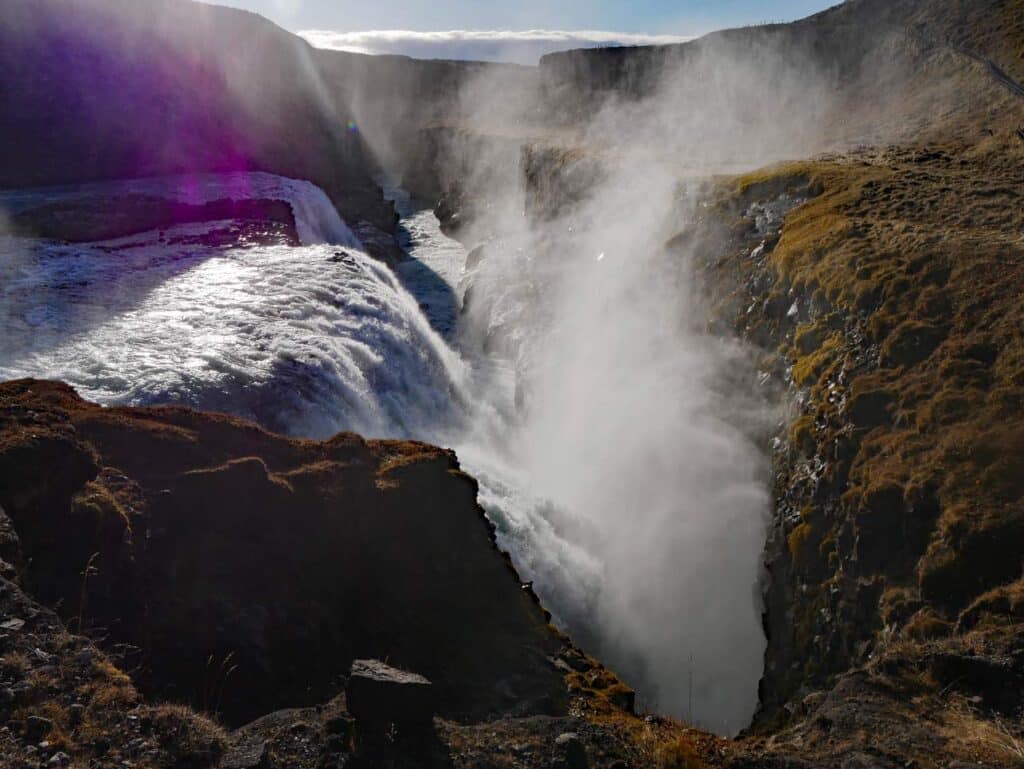 Golden Circle Island - 3+ Island Highlights auf einer Route blick-in-den-wasserfall-gullfoss-mit-aufsteigendem-dampf