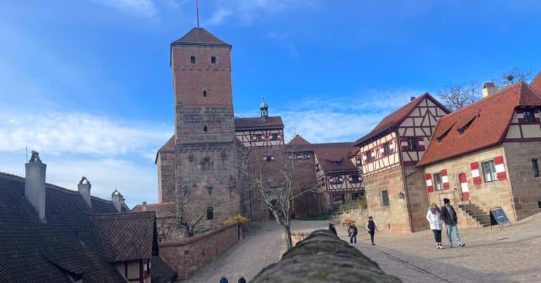 Mehr über den Artikel erfahren Nürnberg Sehenswürdigkeiten  – Städtetrip oder Zeitreise?