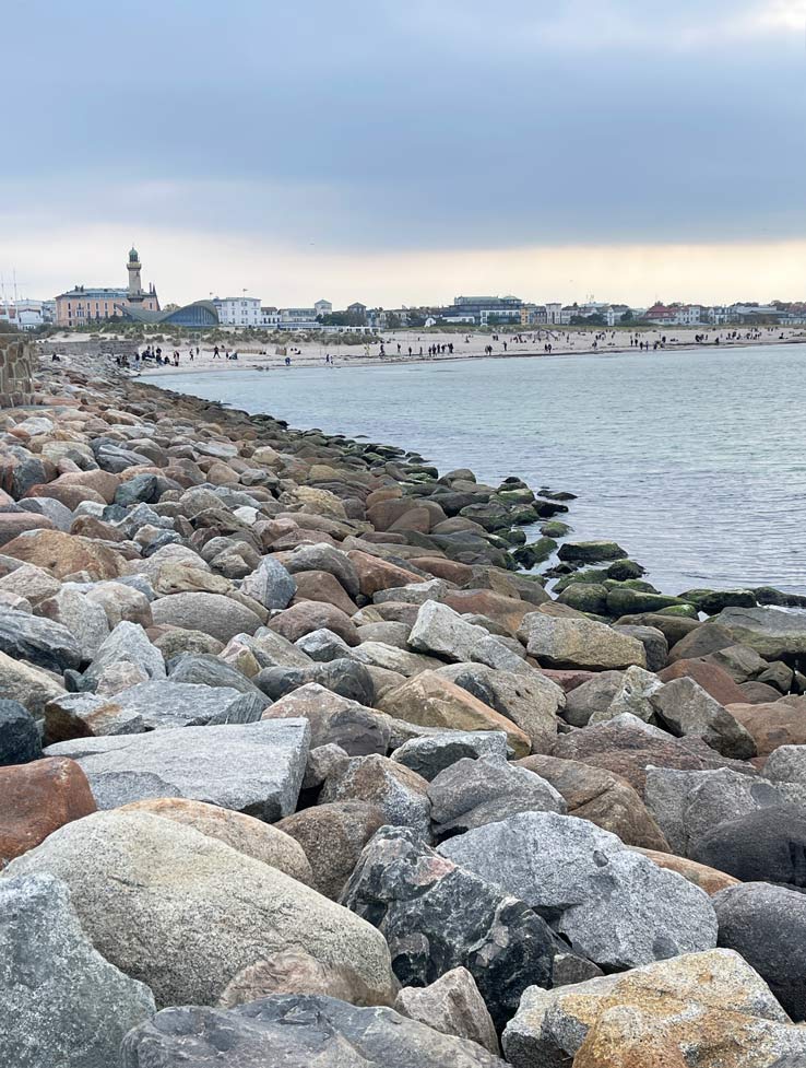 warnemuende straende ostee im herbst