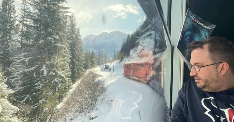 Mehr über den Artikel erfahren Bernina Express vs. Regionalbahn: Tipps für die perfekte Zugreise durch die Schweizer Alpen