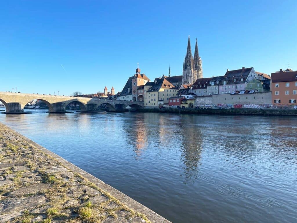 blick auf donau und regensburg