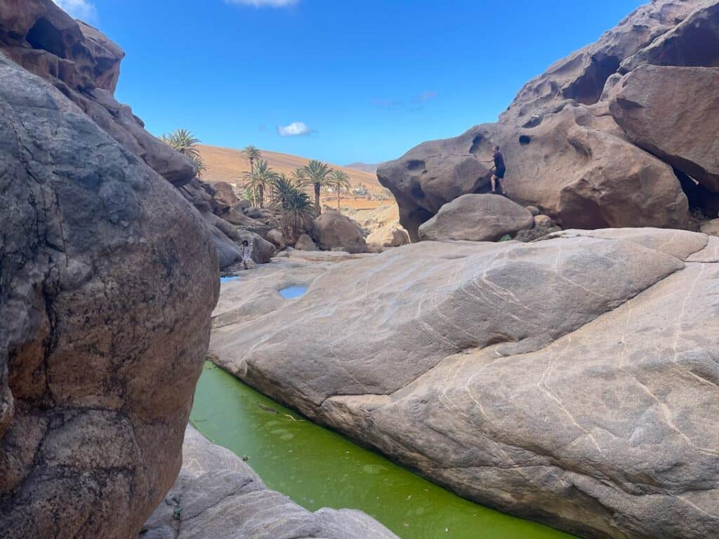 14+ Fuerteventura Sehenswürdigkeiten für den Familienurlaub barranco de las penitas wanderung fuerteventura must see