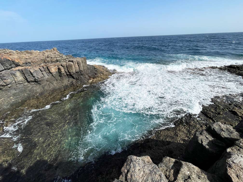 14+ Fuerteventura Sehenswürdigkeiten für den Familienurlaub natuerliches-wasserbecken-auf-fuerteventura