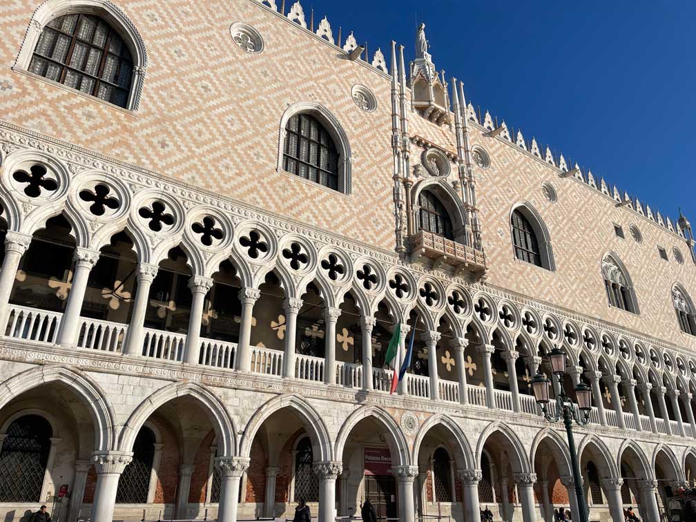aussenansicht-dogenpalast-venedig
