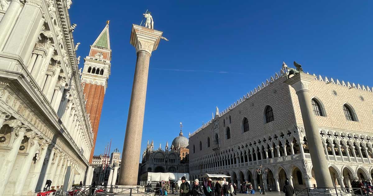 Du betrachtest gerade Markusplatz Venedig: Tipps für Markusdom, Dogenpalast & Seufzerbrücke