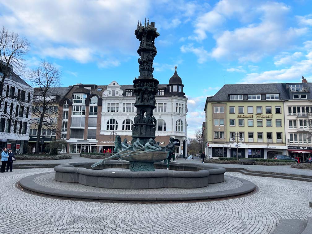Koblenz Sehenswürdigkeiten: Tipps für den Wochenendausflug historiensaeule-in-koblenz