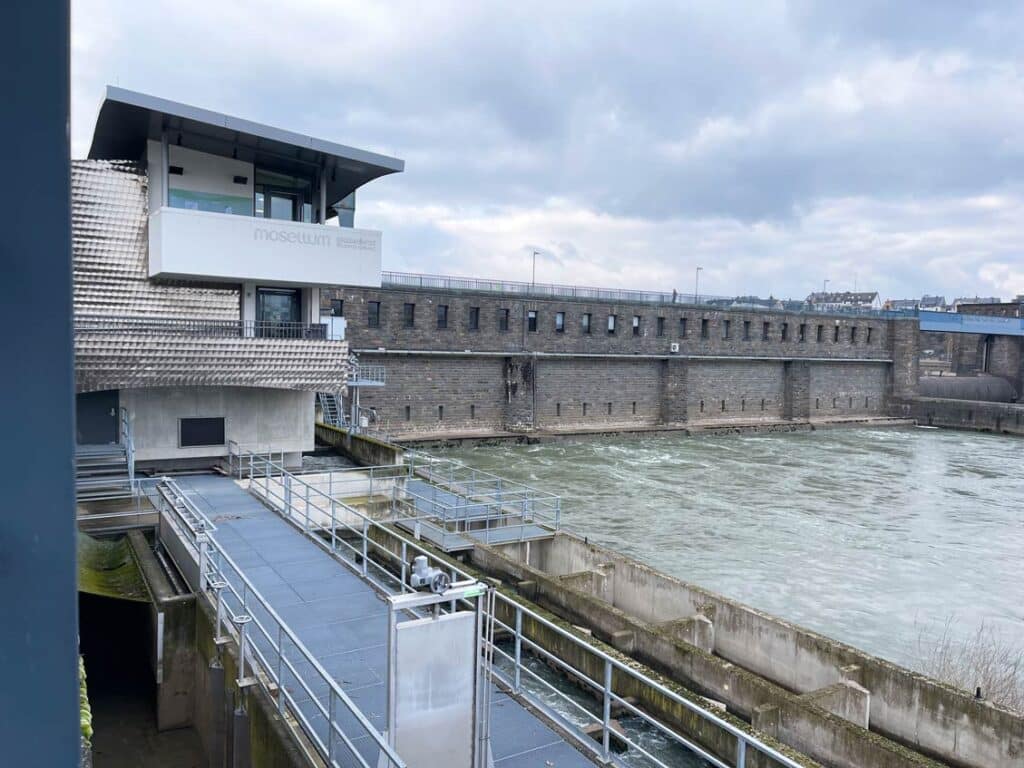 Koblenz Sehenswürdigkeiten: Tipps für den Wochenendausflug staustufe-mosel-in-koblenz