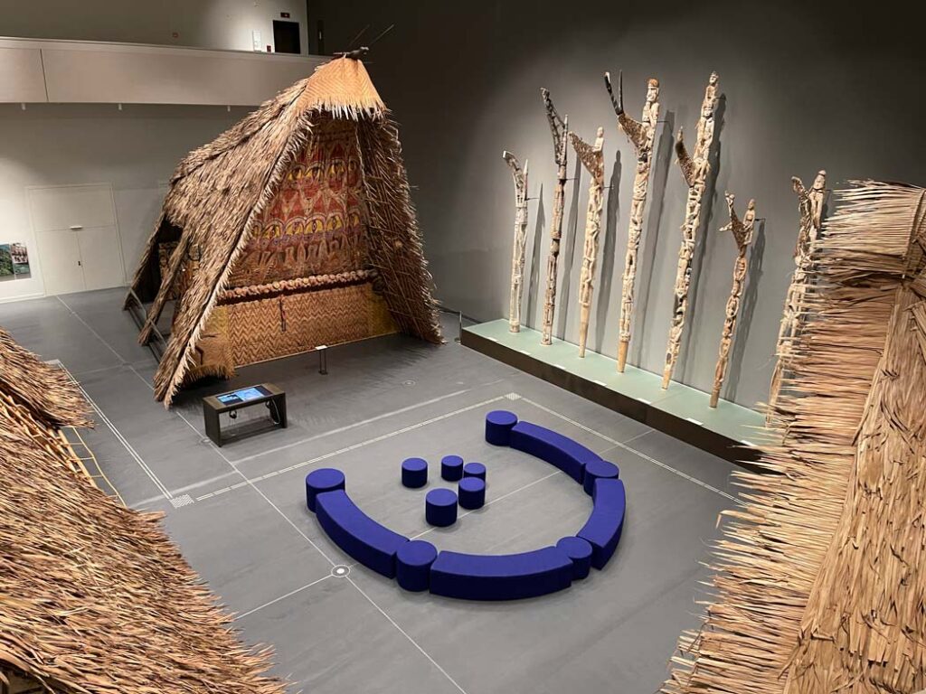 Museumsinsel Berlin - Lohnt sich das Ticket? suedsee-haeuser-im-humboldtforum-berlin