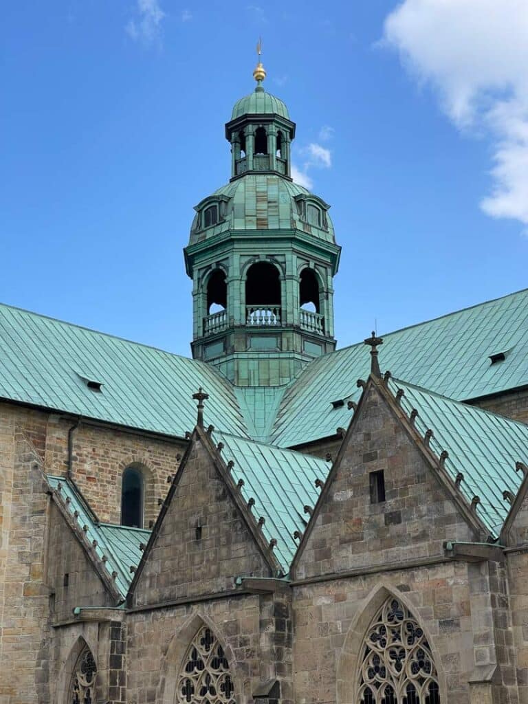Hildesheim Sehenswürdigkeiten - Fachwerk, Duftrosen und Weltkulturerbe – Ein Tag in Hildesheim dom hildesheim sehenswuerdigkeiten