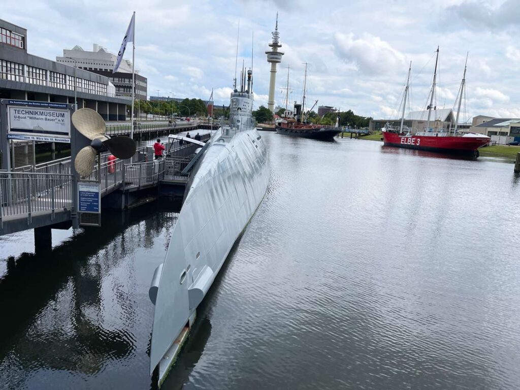 Meine 7 Bremerhaven Sehenswürdigkeiten - mit dem Highlight Deutsches Auswandererhaus uboot-im-museumshafen-bremerhaven