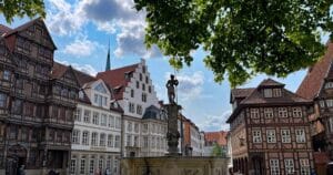 Mehr über den Artikel erfahren Hildesheim Sehenswürdigkeiten – Fachwerk, Duftrosen und Weltkulturerbe – Ein Tag in Hildesheim
