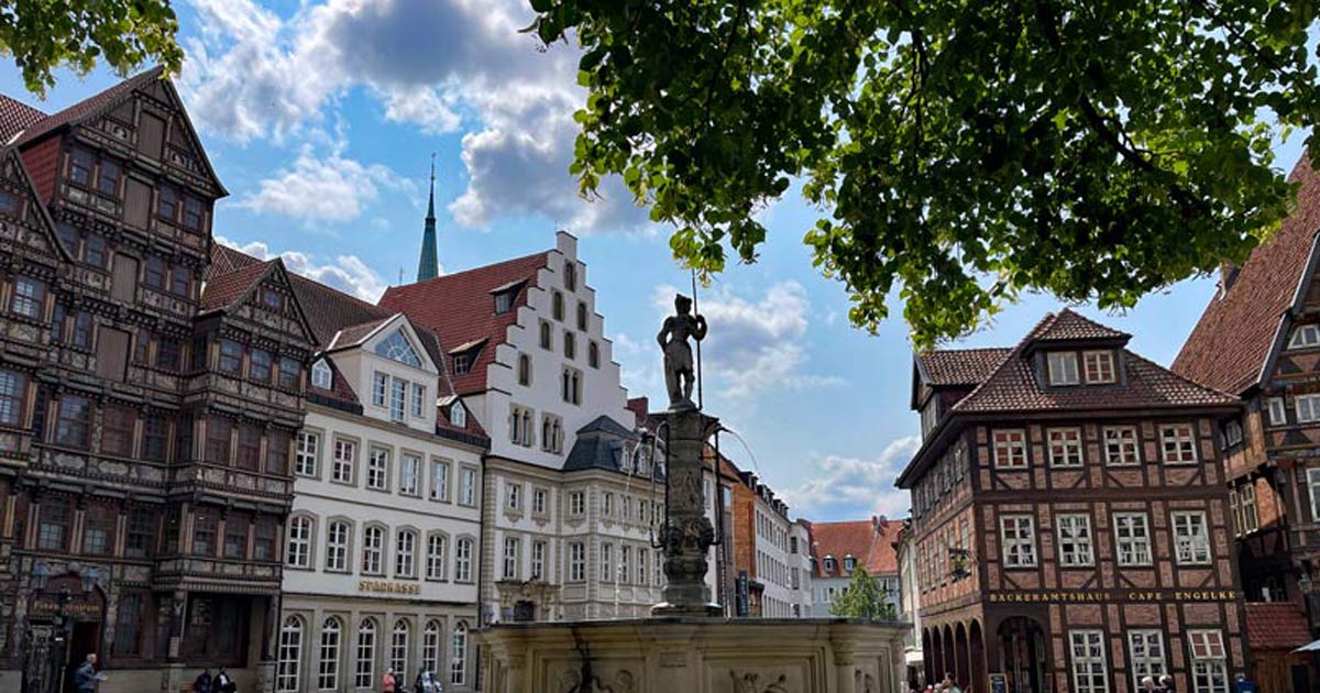Du betrachtest gerade Hildesheim Sehenswürdigkeiten – Fachwerk, Duftrosen und Weltkulturerbe – Ein Tag in Hildesheim