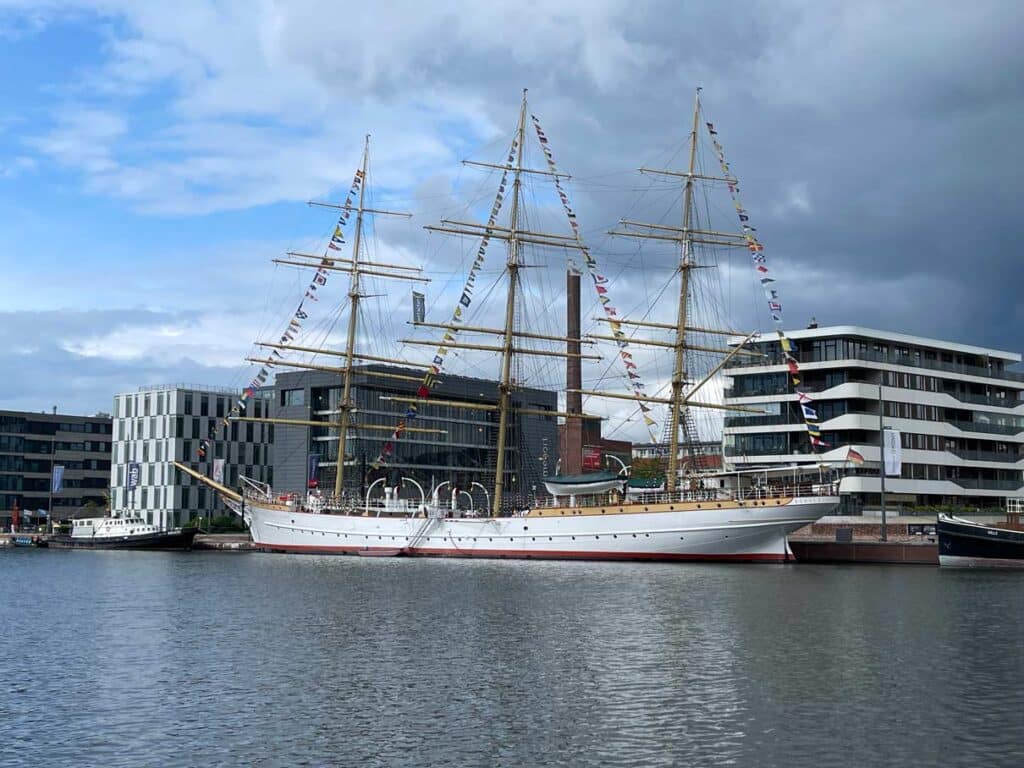 Meine 7 Bremerhaven Sehenswürdigkeiten - mit dem Highlight Deutsches Auswandererhaus schulschiff-deutschland-bremerhaven