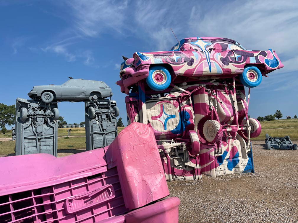 USA Rundreise Denver - mit Yellowstone Nationalpark kunstinstallationn carhenge in nebraska
