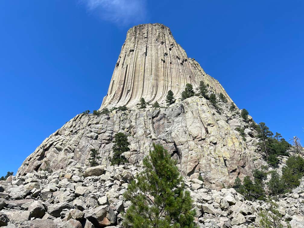 USA Rundreise Denver - mit Yellowstone Nationalpark lavaberg-devils-tower-in-wyoming
