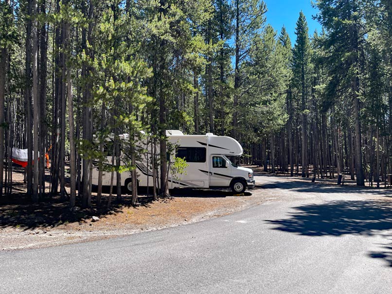 USA Rundreise Denver - mit Yellowstone Nationalpark road bear wohnmobil auf campingplatz im yellowstone