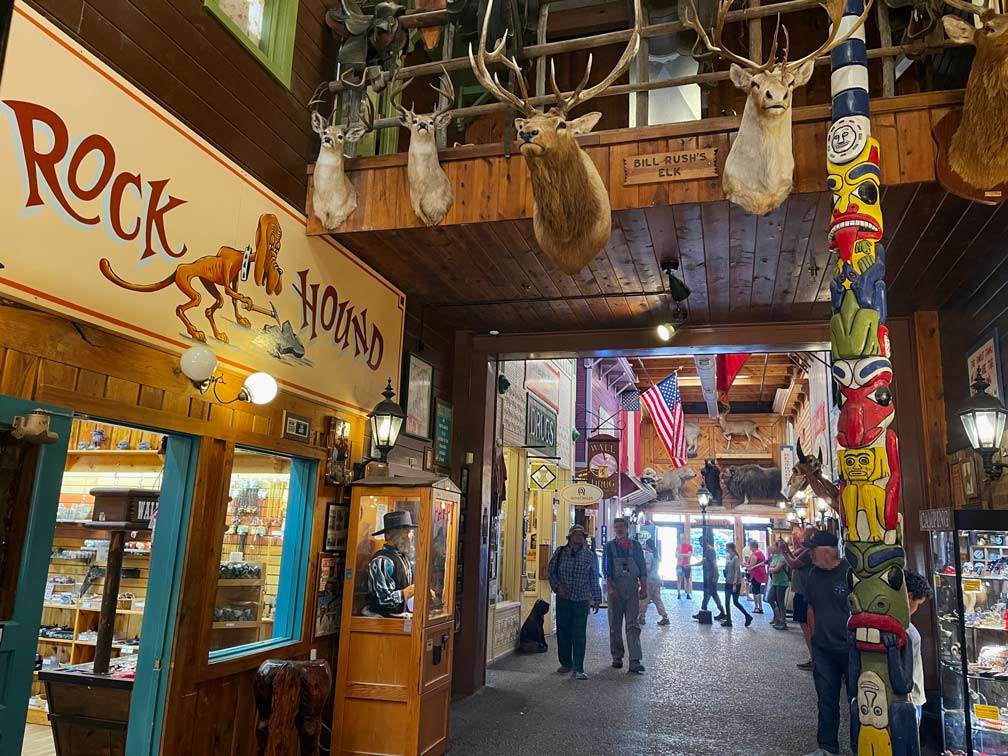 USA Rundreise Denver - mit Yellowstone Nationalpark wall drug store south dakota rundreise ab denver