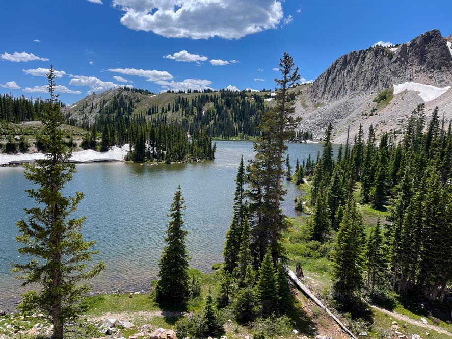 bergsee-an-der-snowy-range-road-in-wyoming