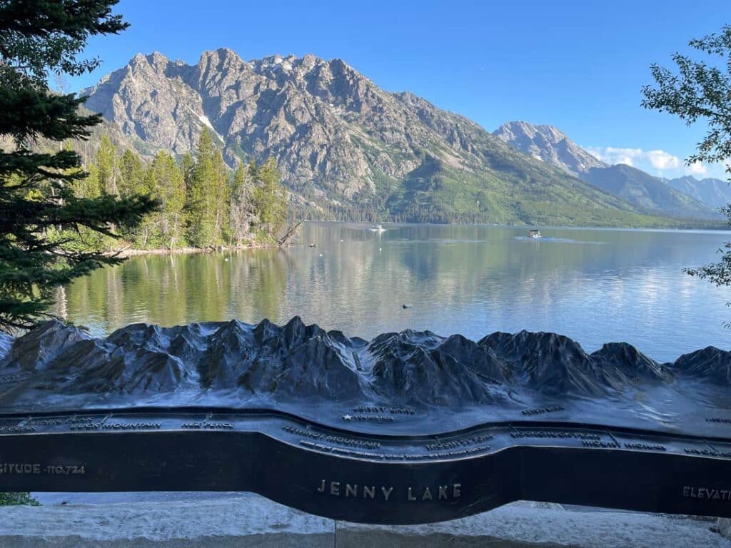 blick auf grand tetons mit jenny lake davor
