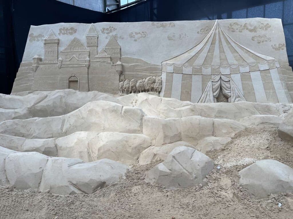 sandskulpturen museum travemünde mit thema zirkus