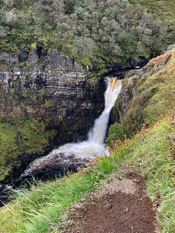 lealt falls sehenswuerdigkeiten isle of skye