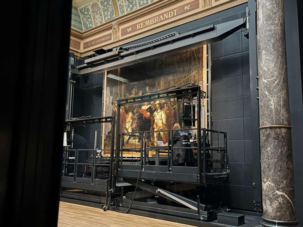 nachtwache von rembrandt im rijksmuseum in amsterdam unter restaurierung bei operation nachtwache
