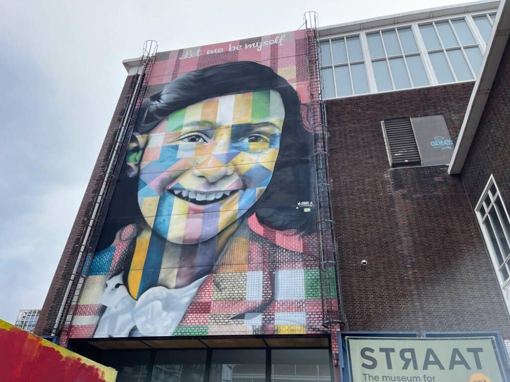 street art von anne frank am straat museum