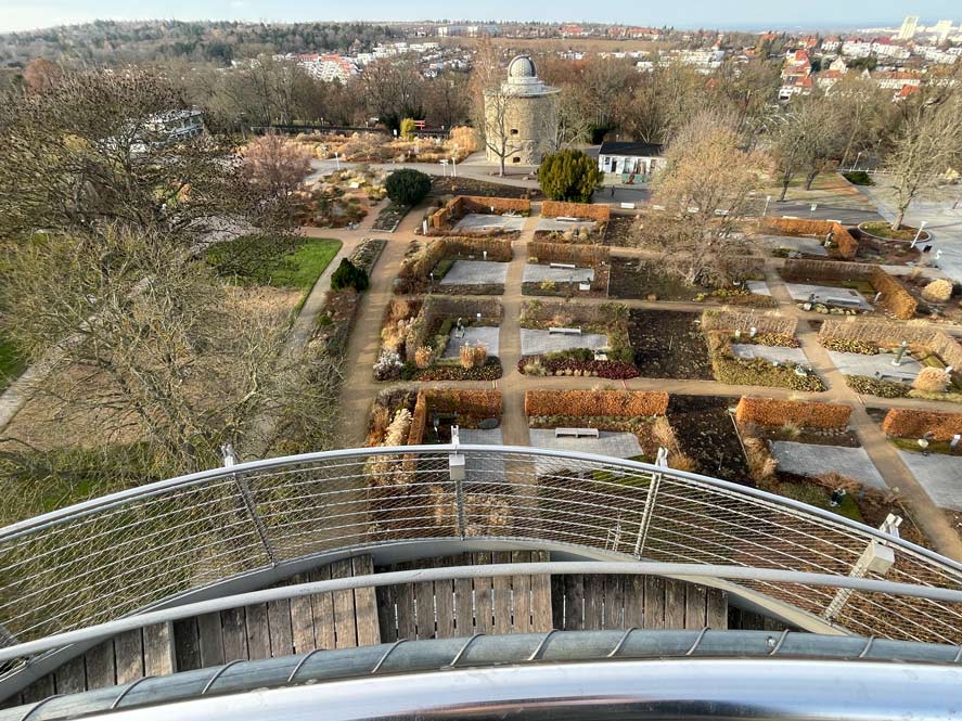 aussichtsturm egapark mit blick über park