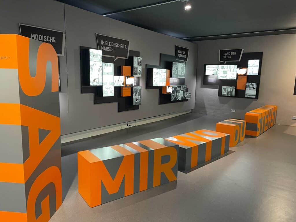 ausstellungsraum im museum gedenkstätte andreasstraße in erfurt