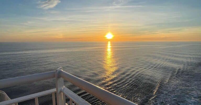 Mehr über den Artikel erfahren Mit der Fähre von Amsterdam nach Newcastle & weiter nach Schottland – unsere Erfahrung