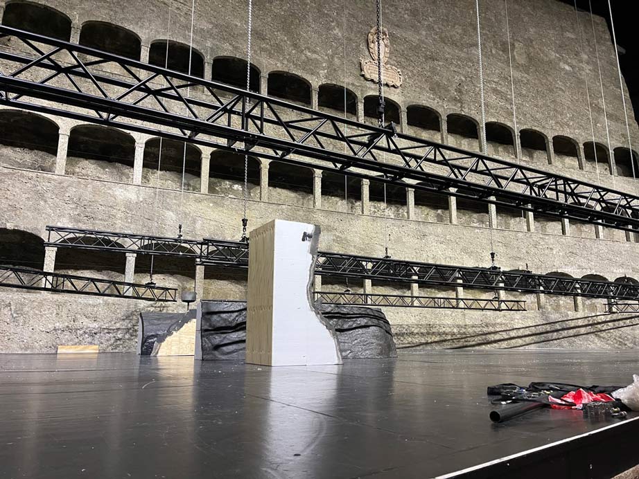 tribünen in stein gehauen im großen festspielhaus salzburg