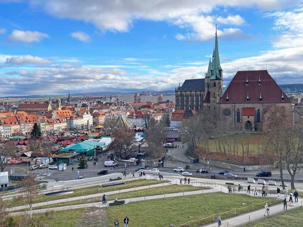 aussicht vom petersberg auf domplatz