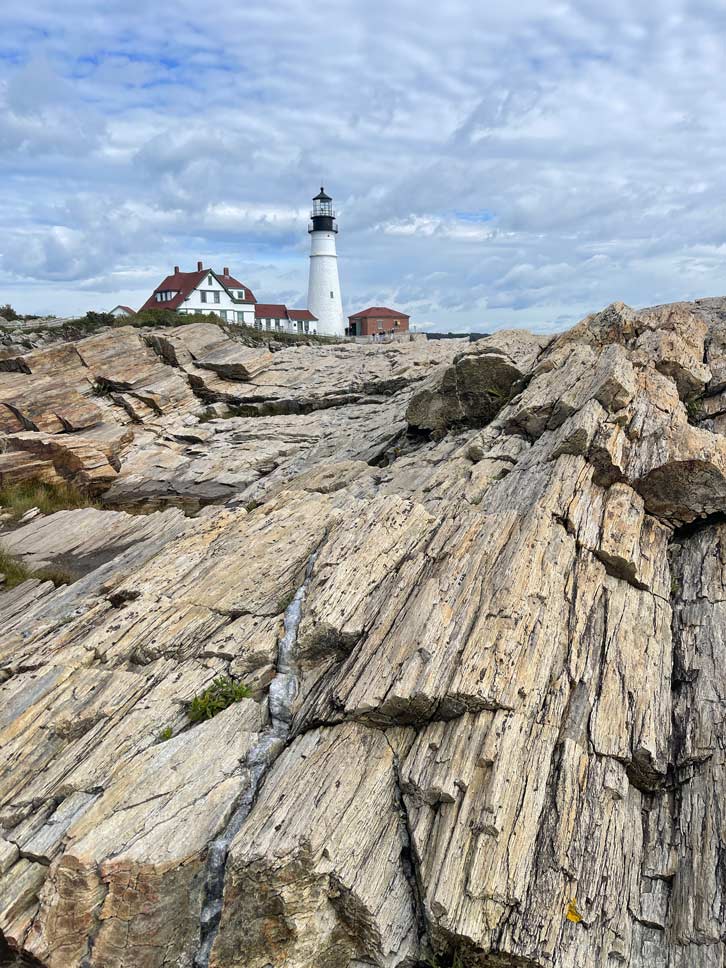 felsküste vor leuchtturm portland head light