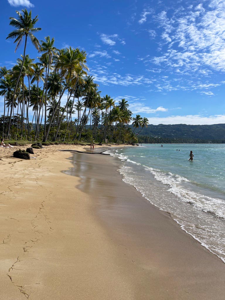 playa coson schoenste straende samana halbinsel