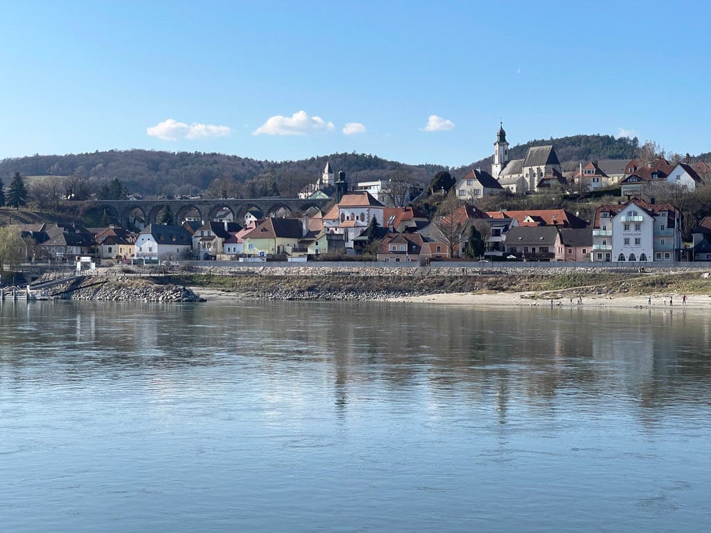 landschaft entlang der donau